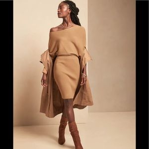 Banana Republic off the shoulder Sweater Dress Camel - M
